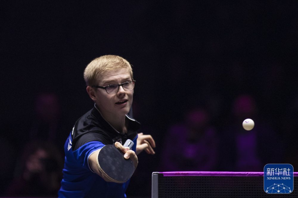 法左右他的 法左右他的